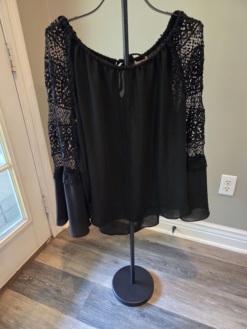 Gibson Latimer Black Crochet-Sleeve Peasant Blouse Sz XL Boho Bell Sleeves